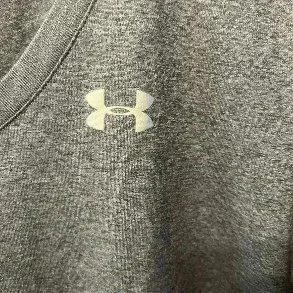 Under Armour Gray V-Neck Short Sleeve Top – Size Large - Picture 3 of 4